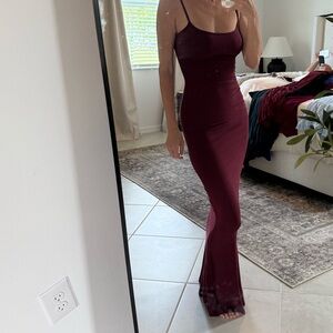 Elegant Burgundy Maxi Dress